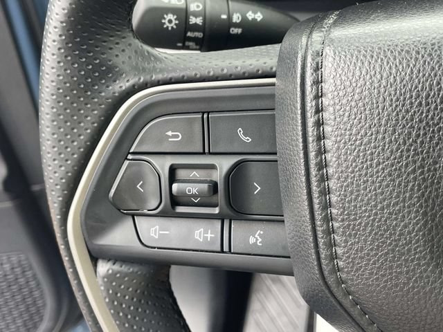 Used 2025 Toyota 4Runner SR5 AWD/4WD image 30