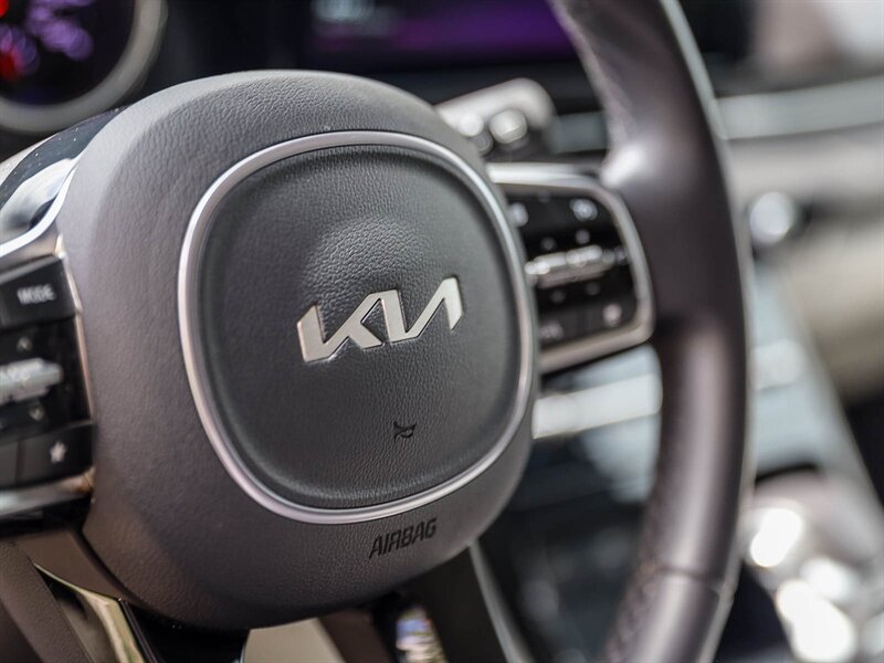 Used 2024 Kia Carnival EX FWD image 36