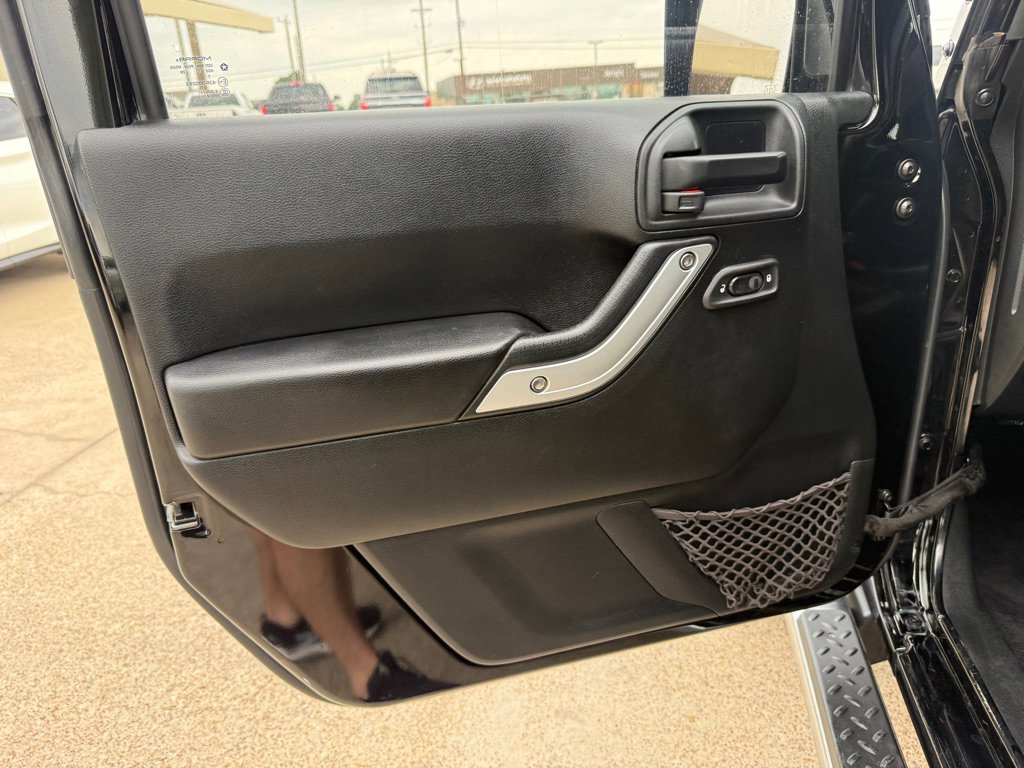 Used 2017 Jeep Wrangler Unlimited Sahara w/ Mopar Chrome Edition Group AWD/4WD image 18