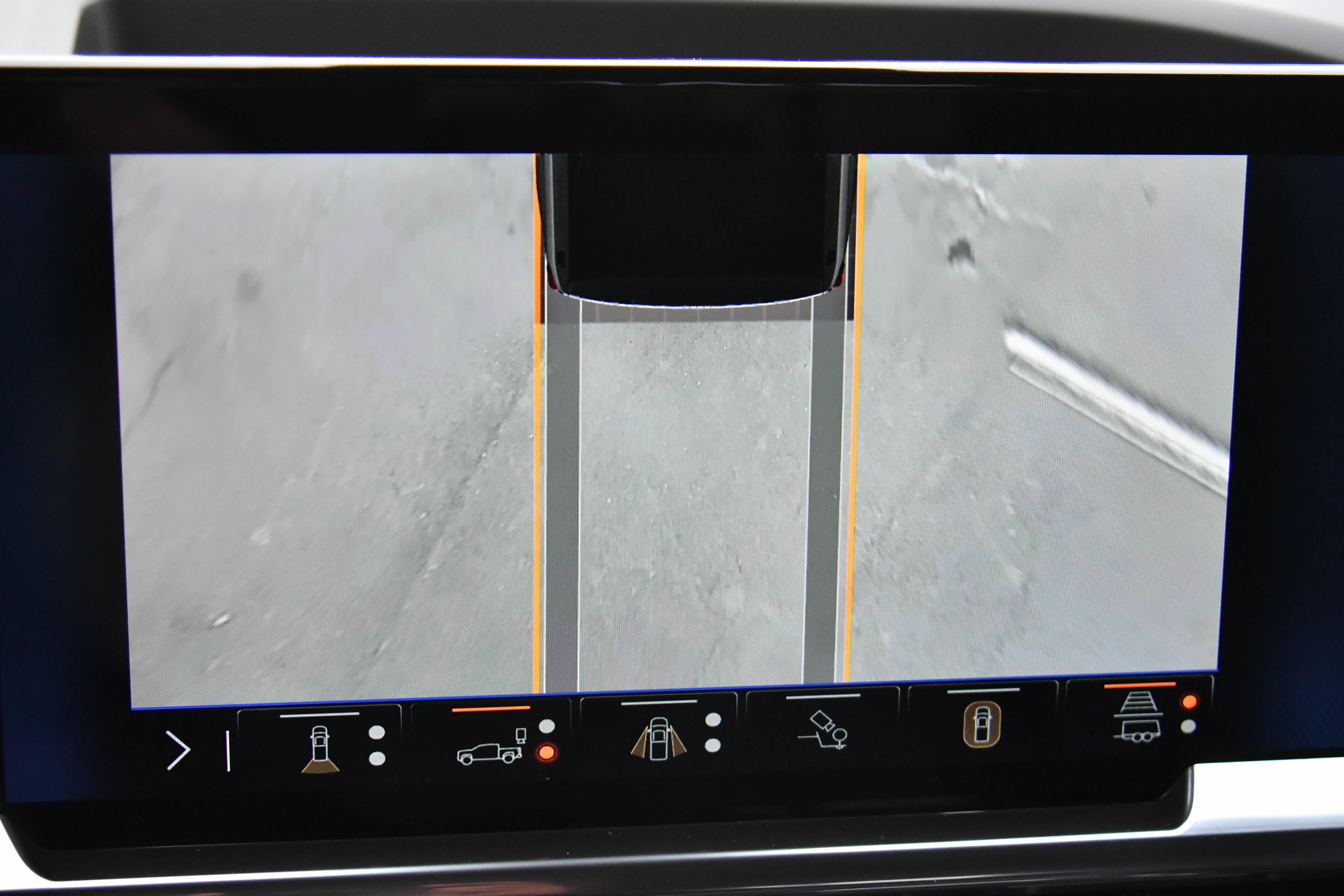 Used 2025 Chevrolet Silverado 1500 LTZ w/ Technology Package image 23