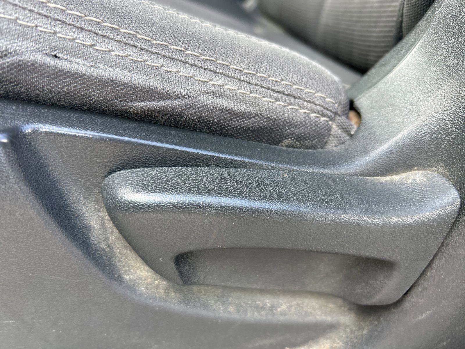 Used 2022 Nissan Titan S image 10