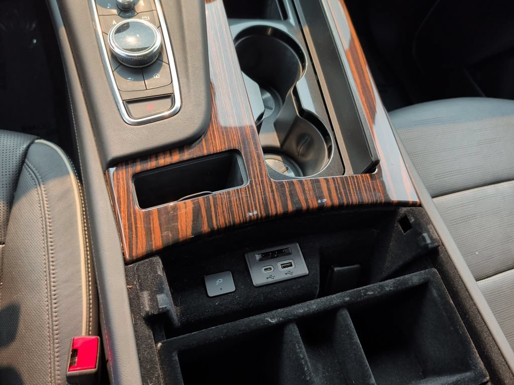 Used 2021 Cadillac Escalade Premium Luxury AWD/4WD image 25