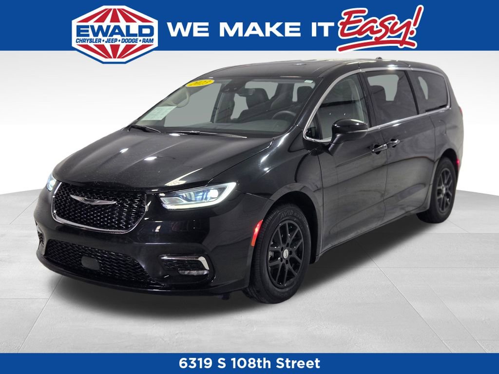 Used 2023 Chrysler Pacifica Touring-L image 1