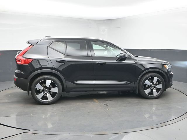 Used 2020 Volvo XC40 T5 Momentum w/ Protection Package Premier image 8