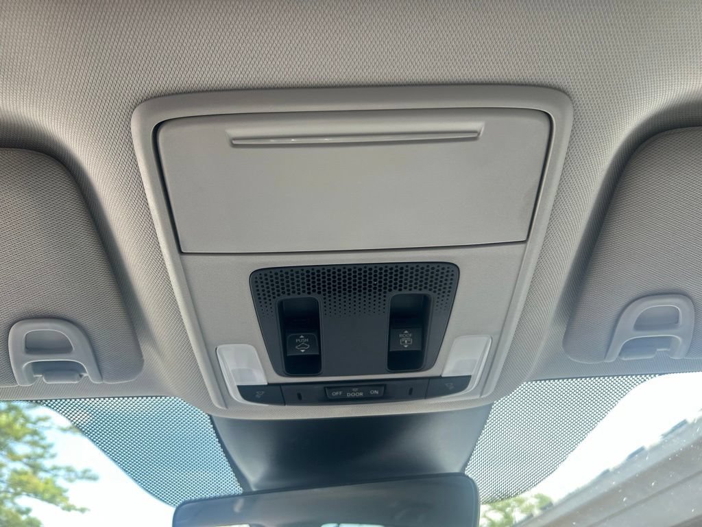 Used 2025 Honda Pilot Elite image 22