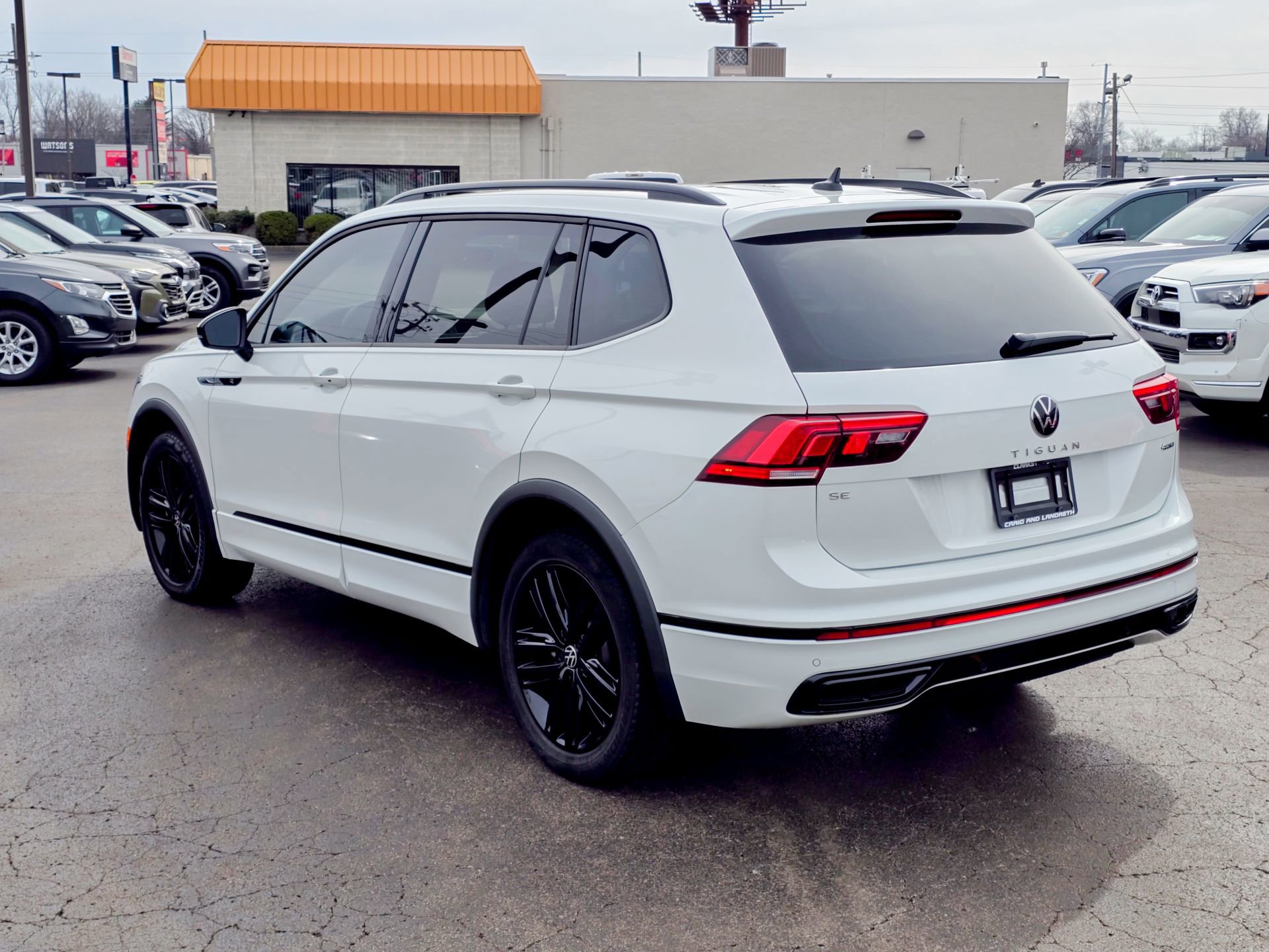 Used 2022 Volkswagen Tiguan SE R-Line image 15