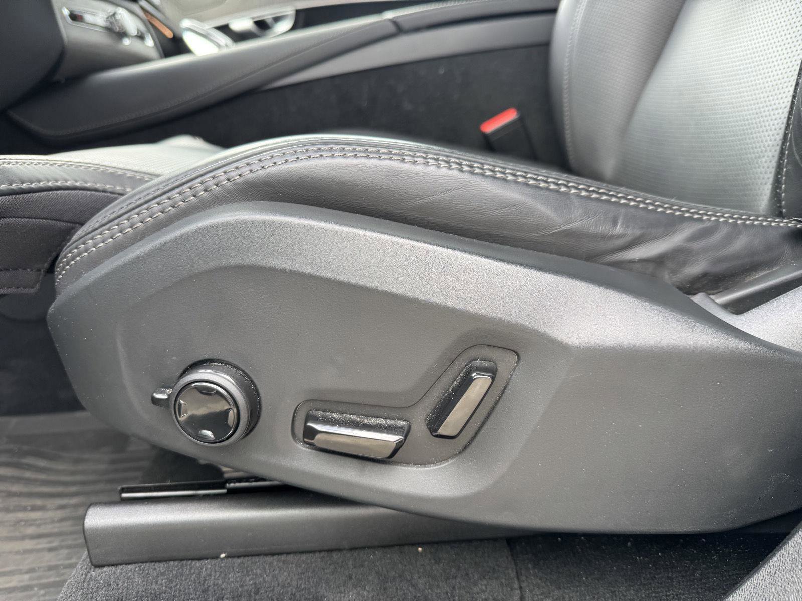 Used 2024 Volvo XC90 B6 Ultimate w/ Protection Package image 8