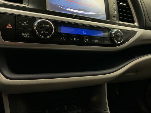 Used 2019 Toyota Highlander XLE AWD/4WD image 32