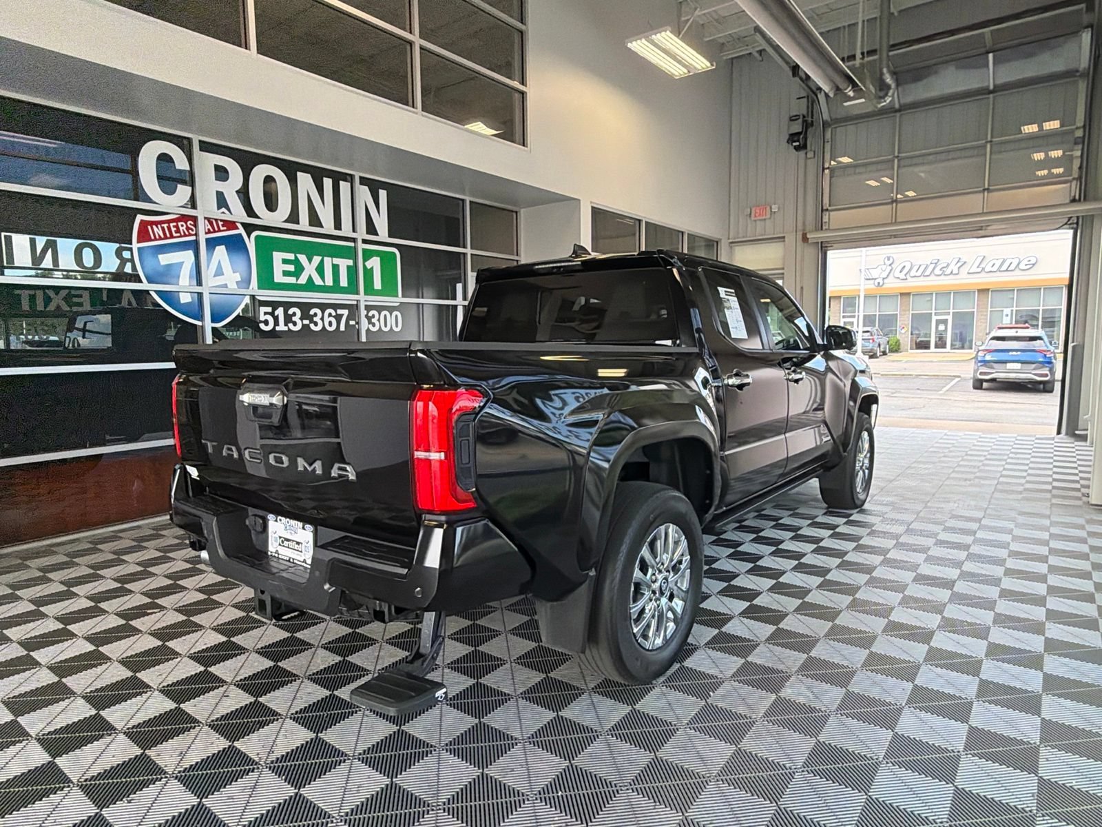 Used 2024 Toyota Tacoma Limited w/ Limited Package (LT) AWD/4WD image 6