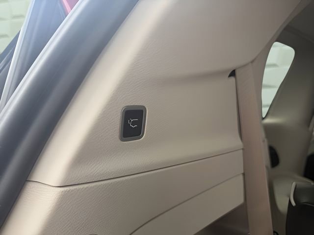 Used 2024 Chrysler Pacifica Limited FWD image 36