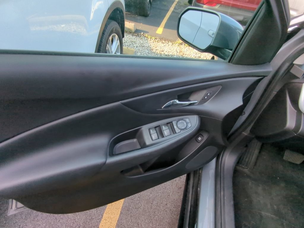 Used 2019 Chevrolet Volt LT w/ Power Convenience Package FWD image 8