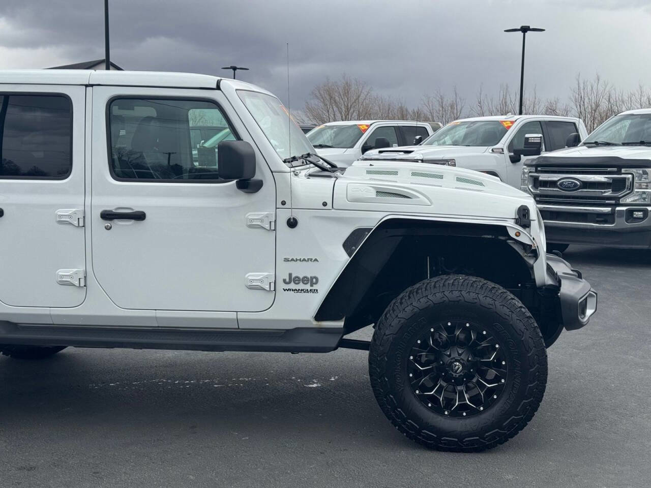Used 2021 Jeep Wrangler Unlimited Sahara w/ Uconnect 4C Nav & Sound Group AWD/4WD image 4