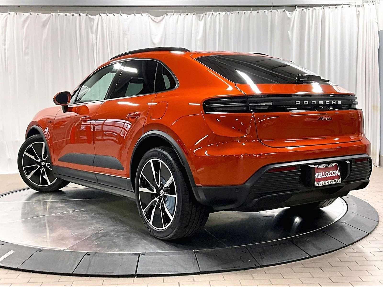 Used 2025 Porsche Macan Electric image 3