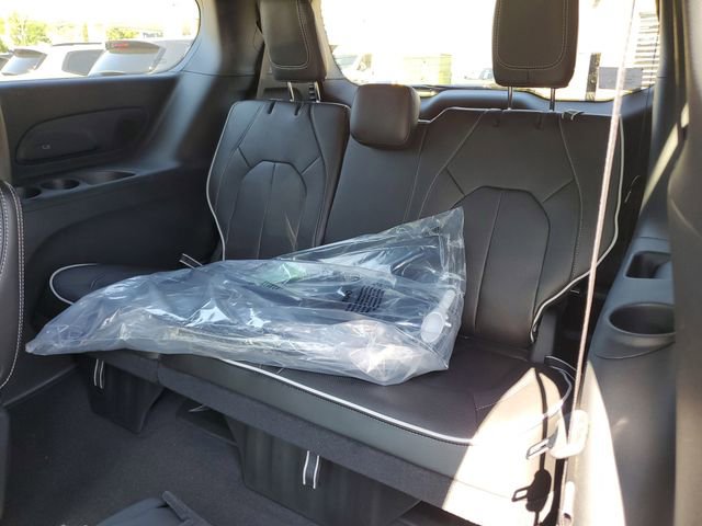 New 2026 Chrysler Pacifica Limited w/ S Appearance Package image 18