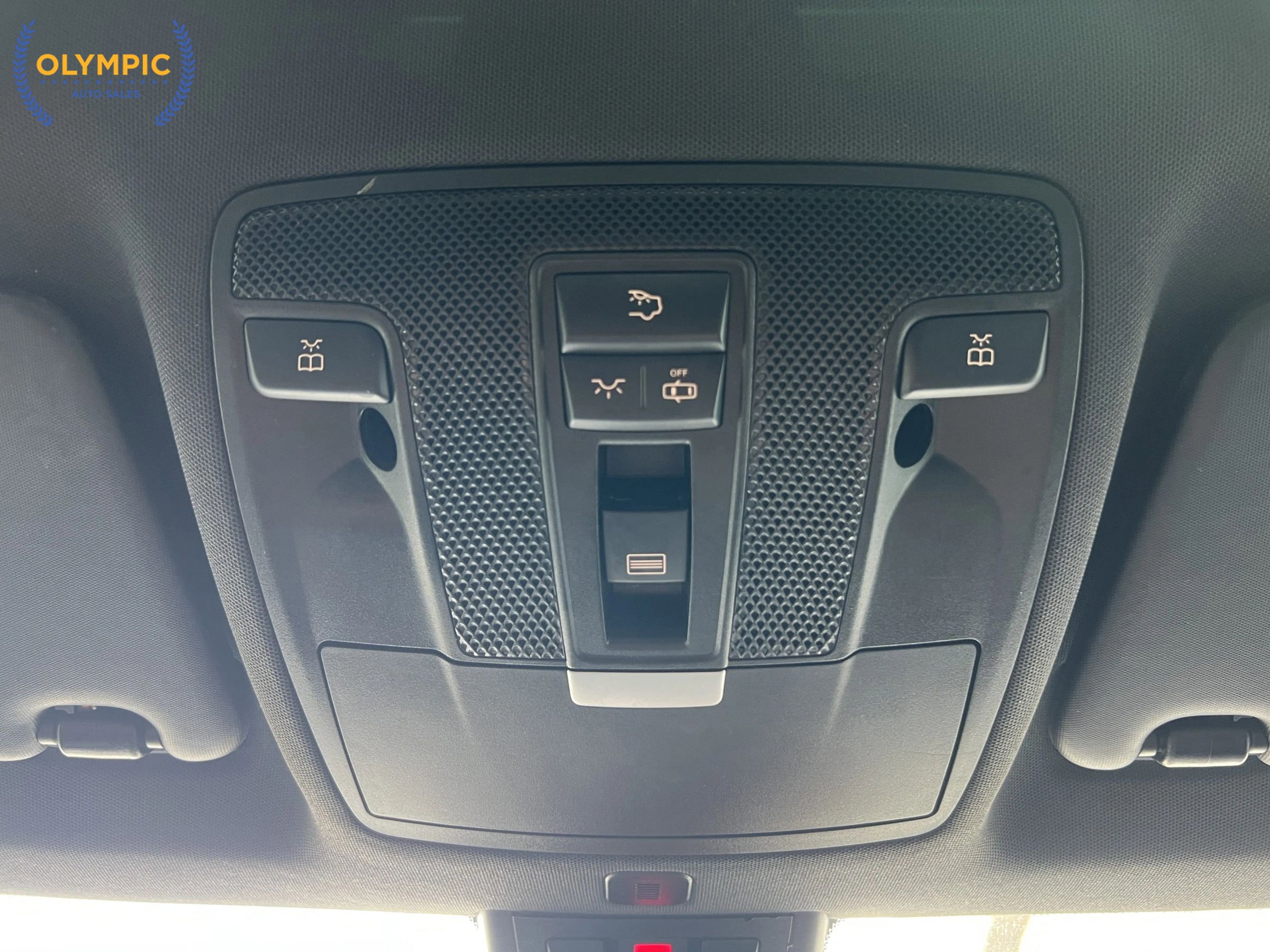 Used 2019 Mercedes-Benz GLA 250 4MATIC w/ Premium Package image 40