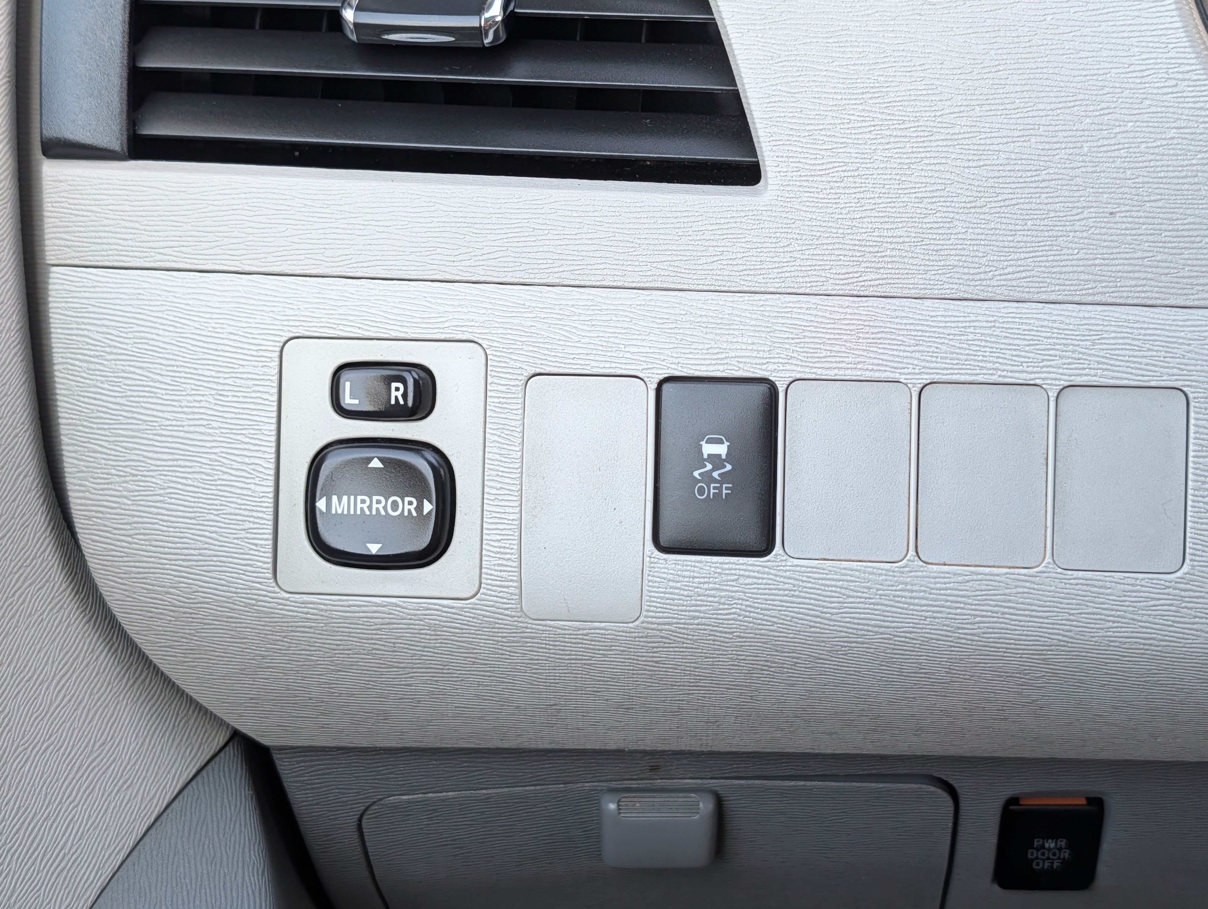 Used 2014 Toyota Sienna LE FWD image 26
