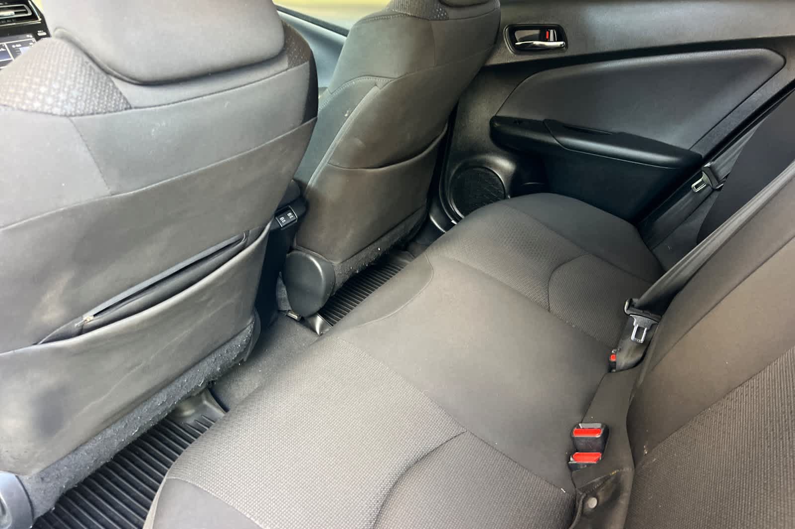 Certified 2022 Toyota Prius LE FWD image 4