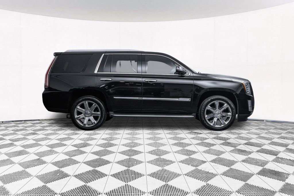 Used 2015 Cadillac Escalade Luxury image 11