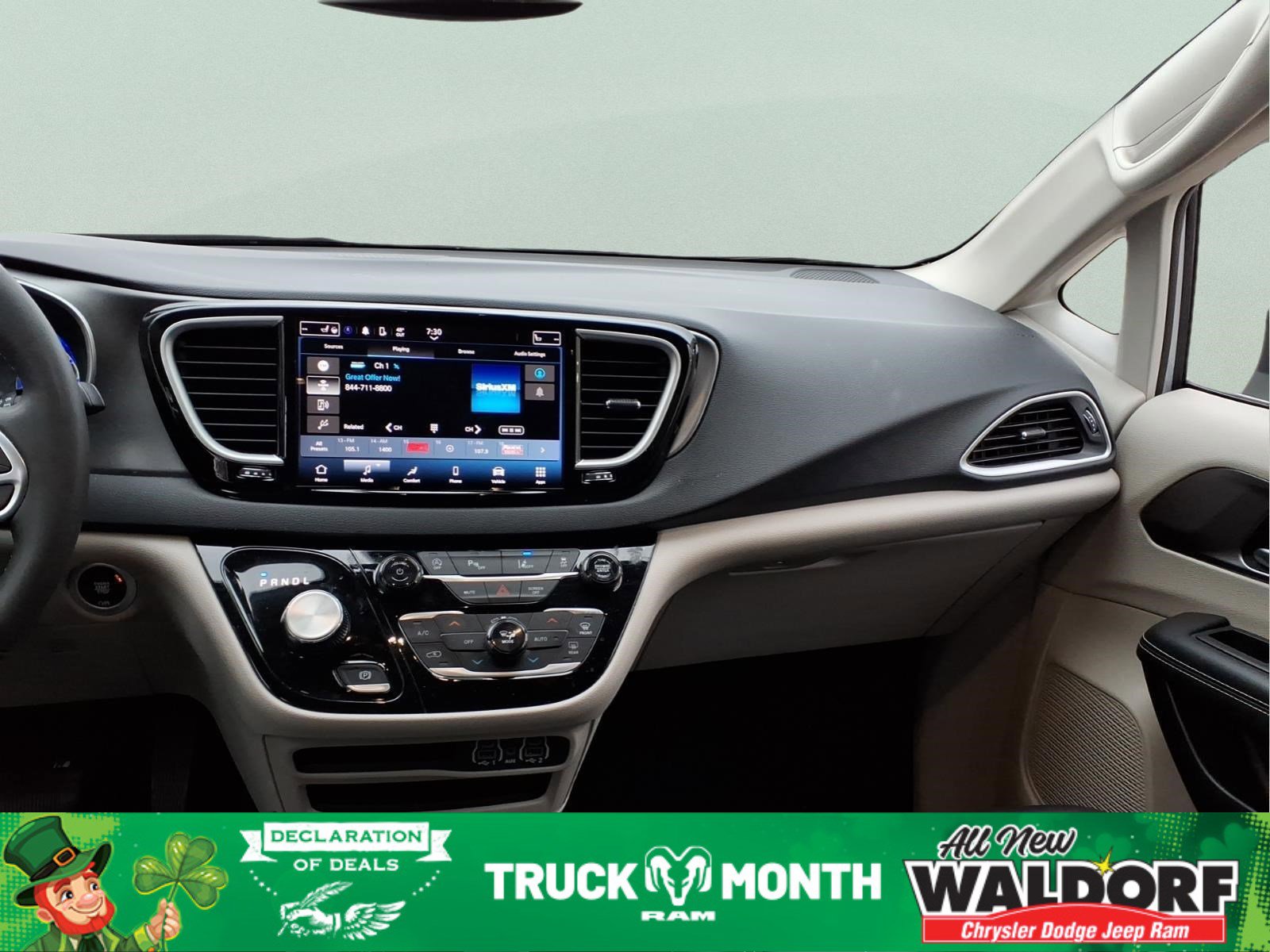 Used 2023 Chrysler Pacifica Touring-L image 12