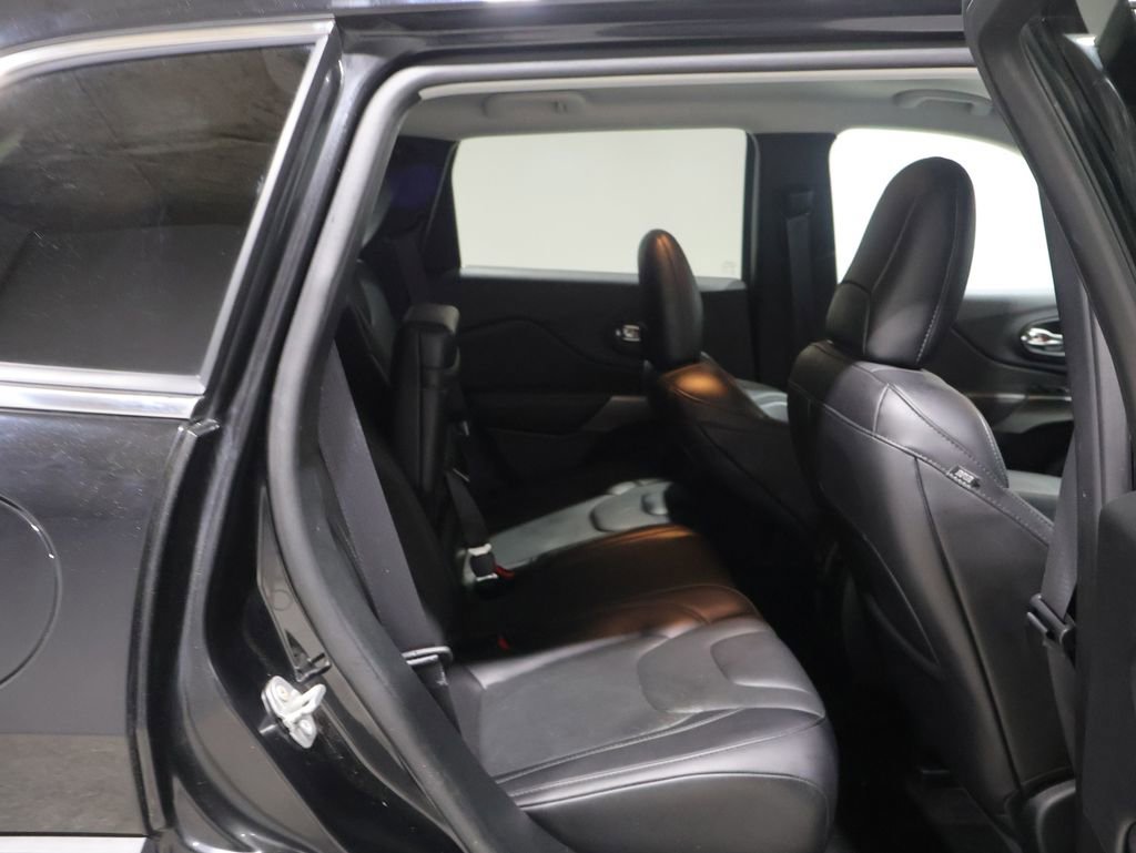 Used 2019 Jeep Cherokee Limited AWD/4WD image 19