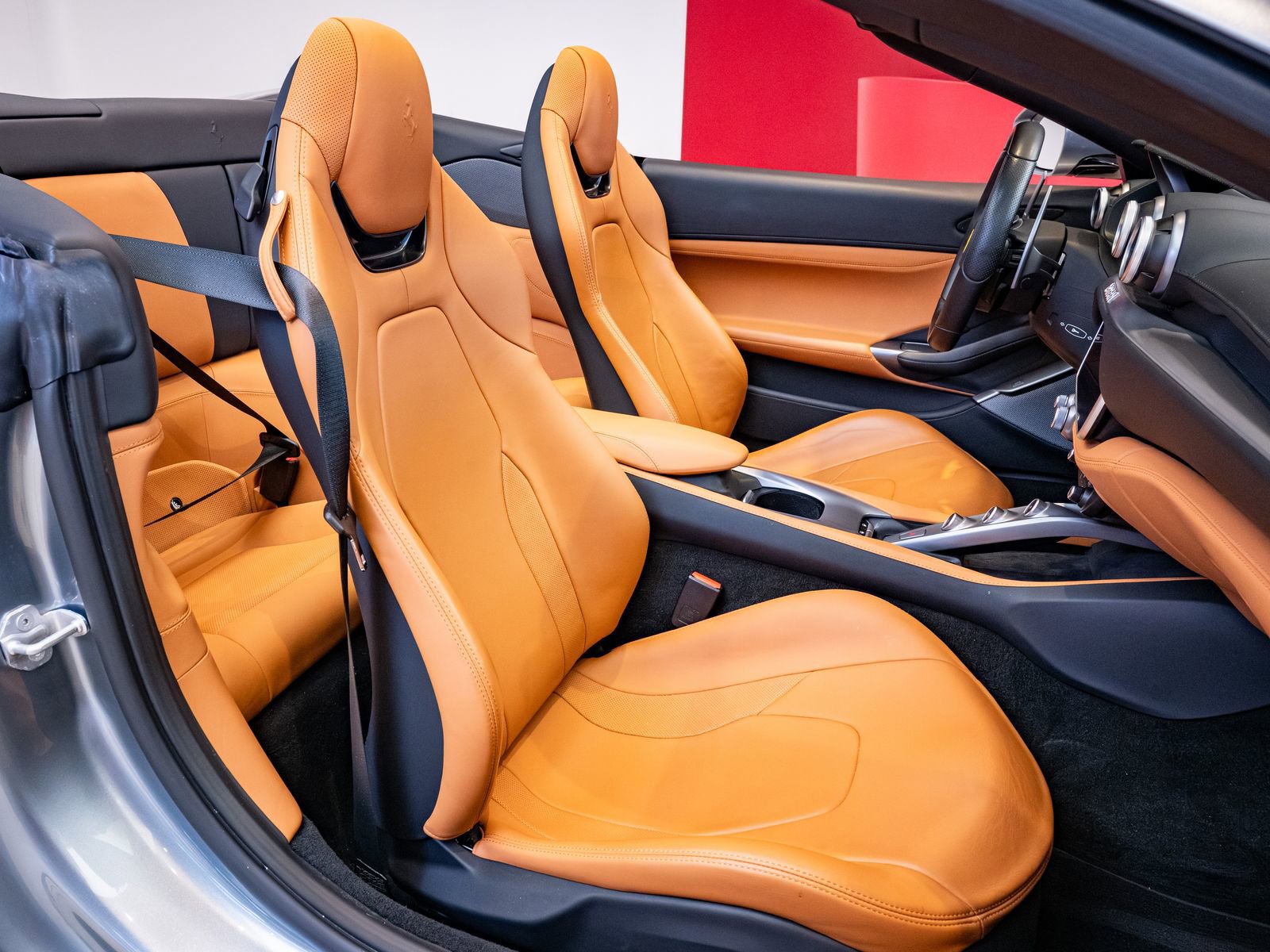 Used 2019 Ferrari Portofino RWD image 19