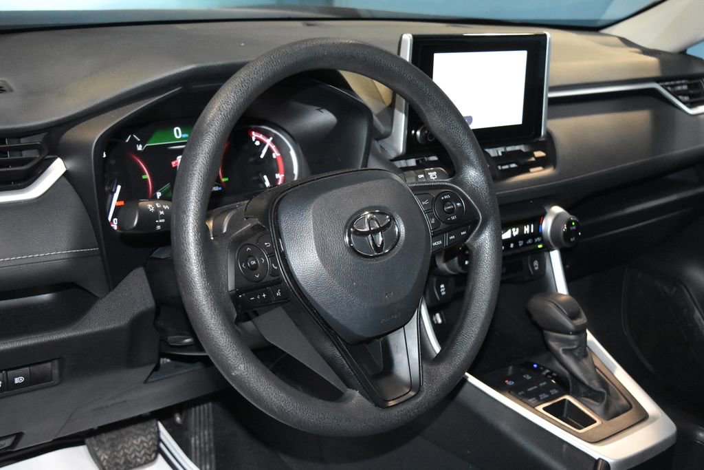 Used 2025 Toyota RAV4 XLE image 2