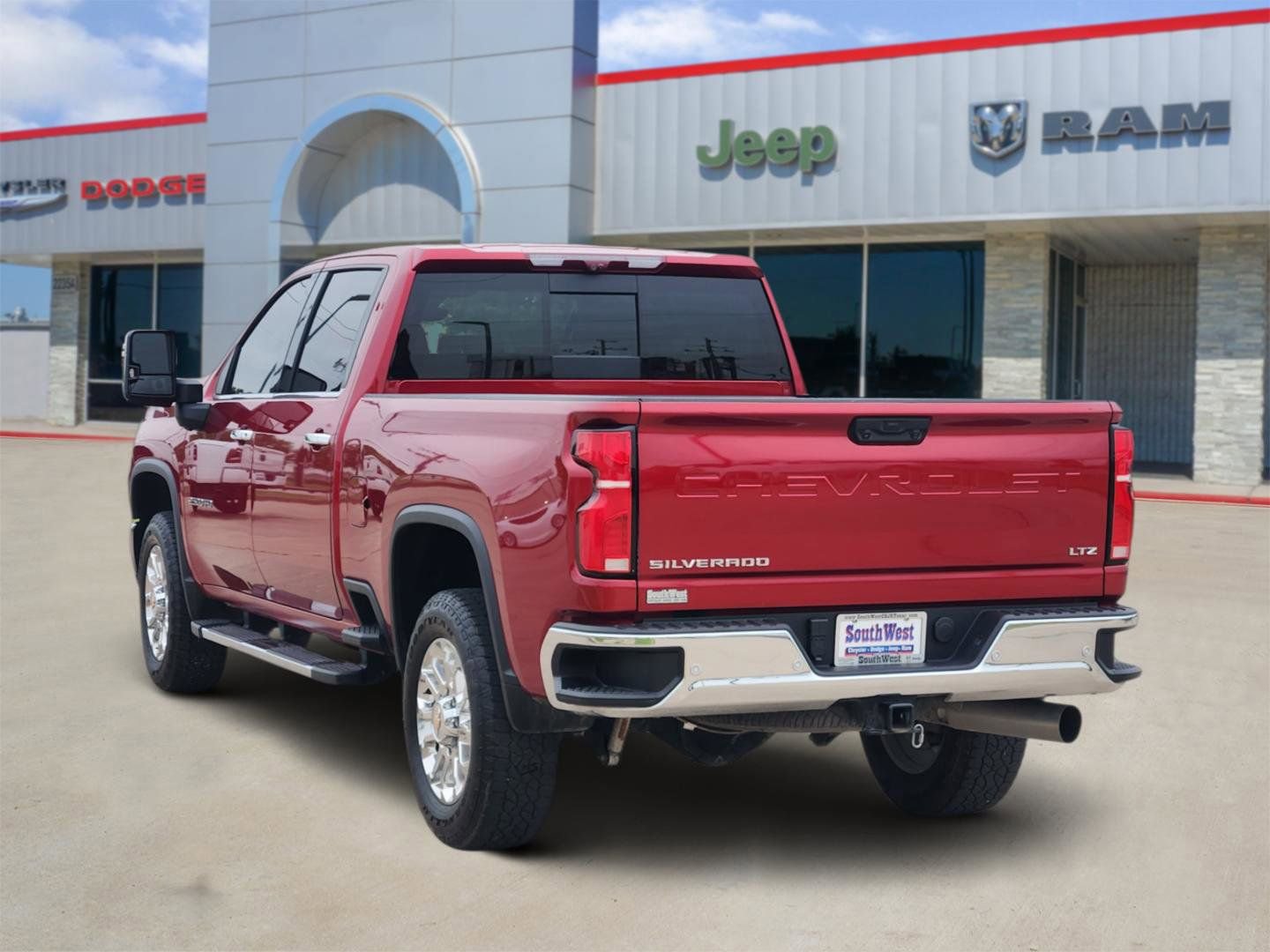 Used 2024 Chevrolet Silverado 2500 LTZ w/ LTZ Plus Package AWD/4WD image 4