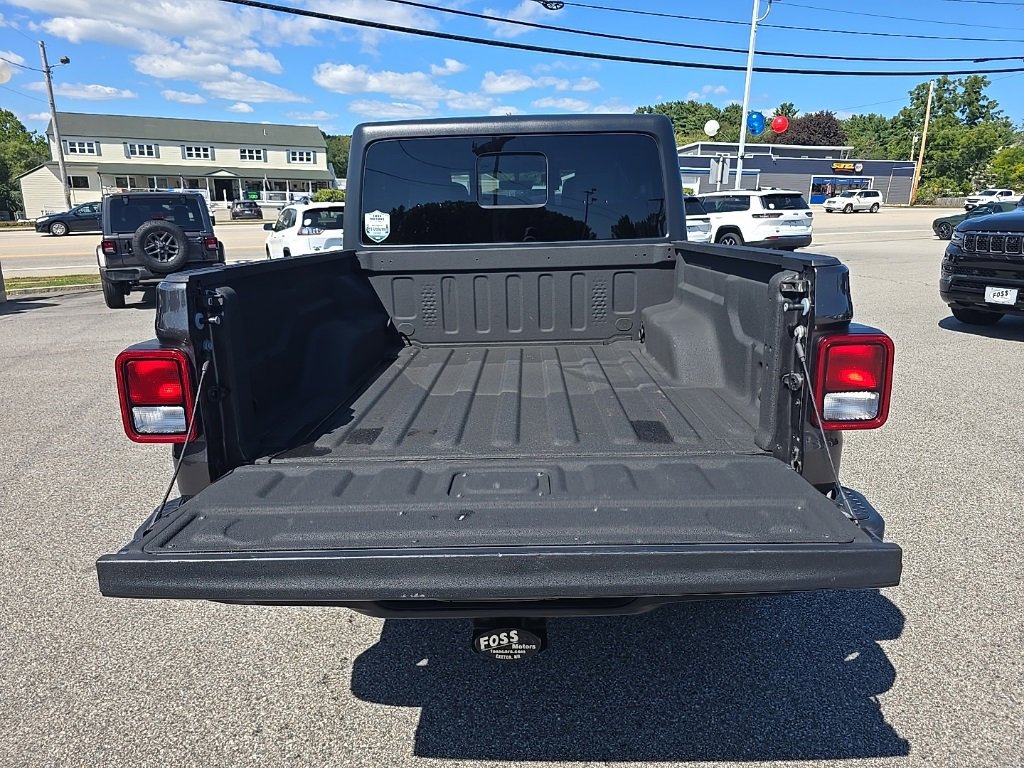 Certified 2023 Jeep Gladiator Willys image 14