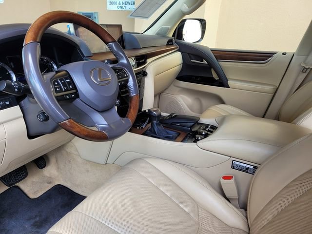 Used 2019 Lexus LX 570 4WD w/ Luxury Package image 12