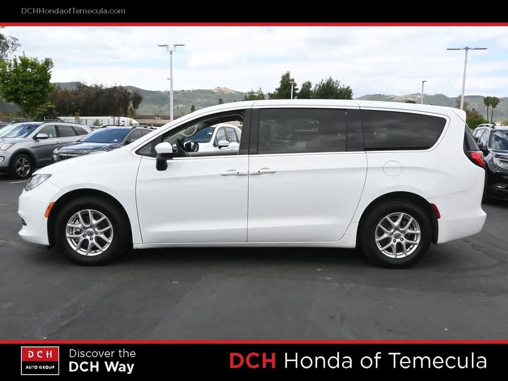 Used 2022 Chrysler Voyager LX FWD image 4