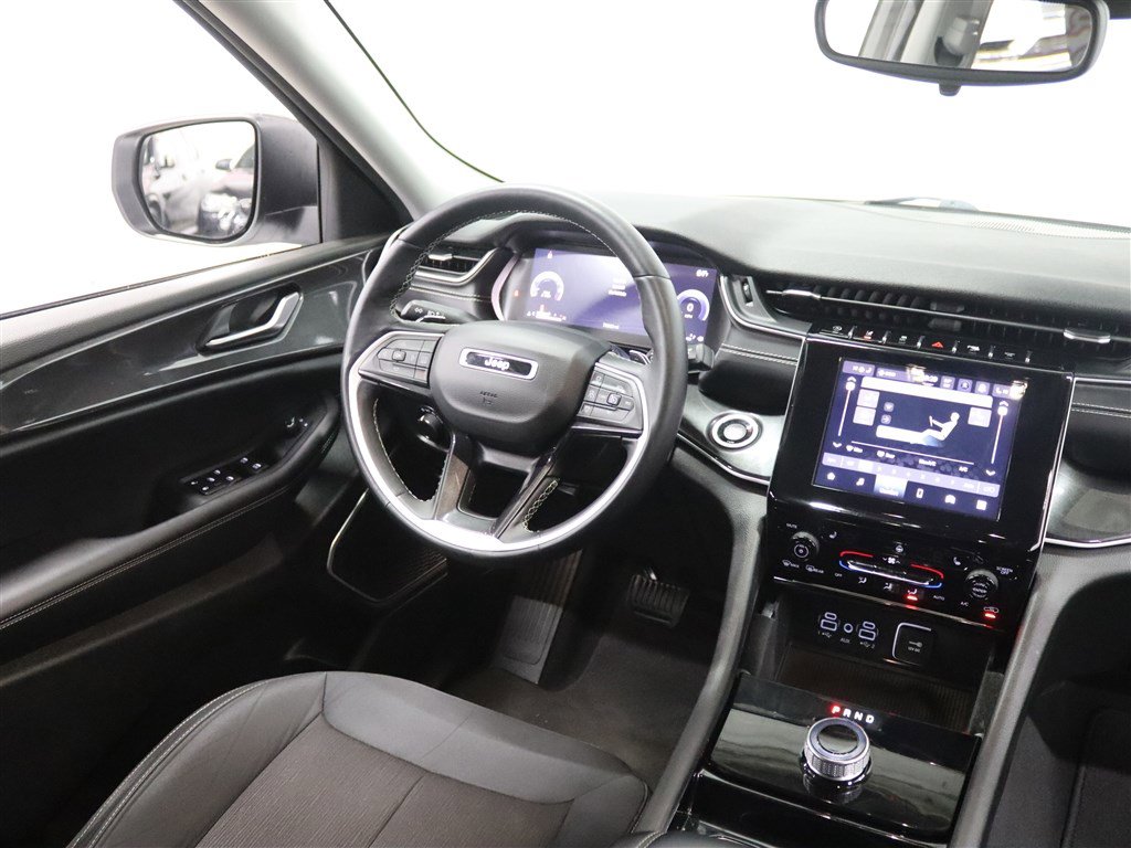 Used 2022 Jeep Grand Cherokee L Laredo w/ Luxury Tech Group I AWD/4WD image 21