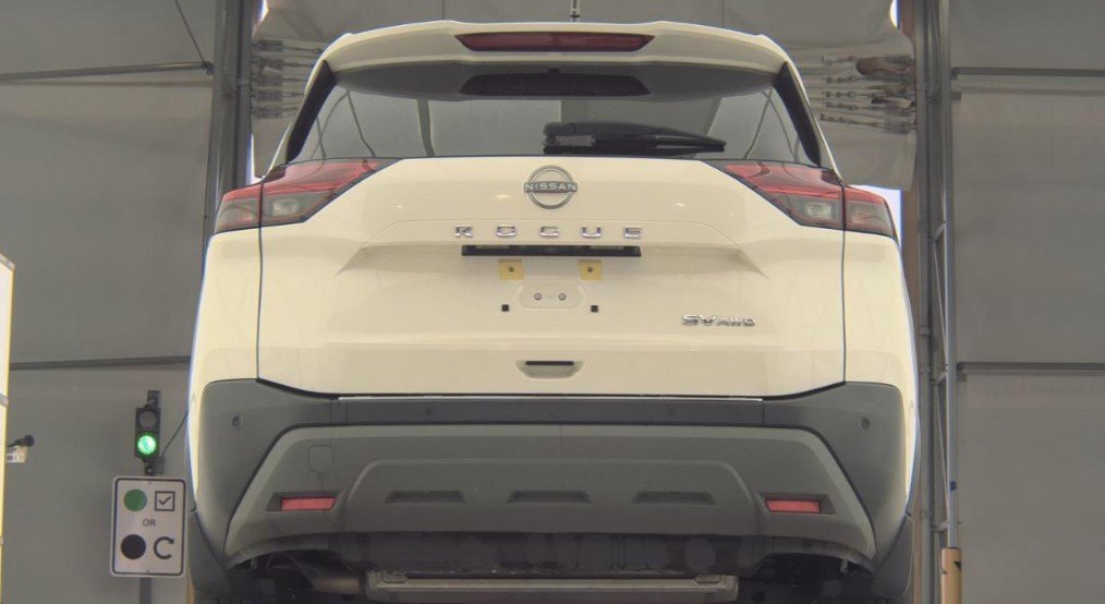 Used 2023 Nissan Rogue SV w/ SV Premium B Package image 7