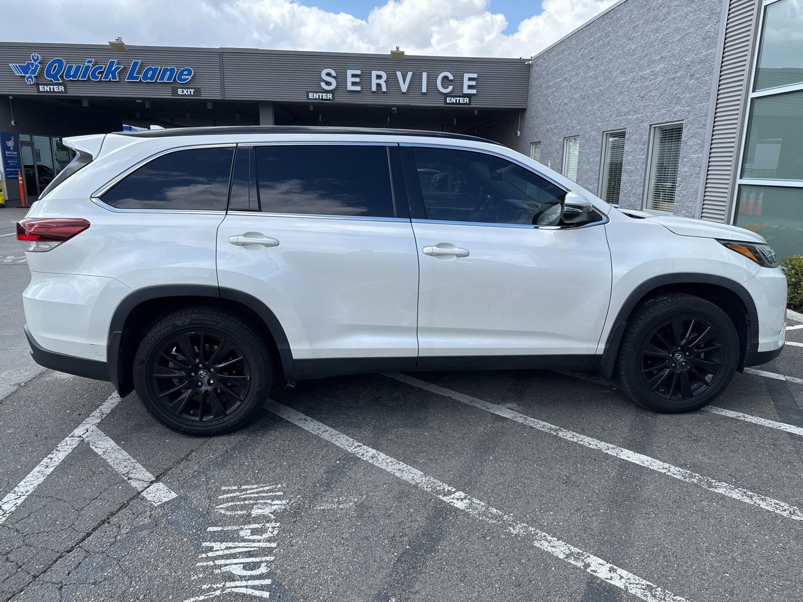 Used 2019 Toyota Highlander SE AWD/4WD image 6