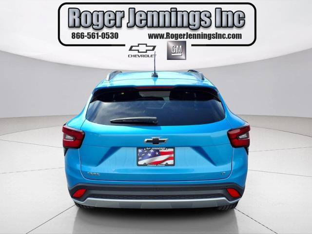 Used 2025 Chevrolet Trax LT w/ Driver Confidence Package FWD image 4