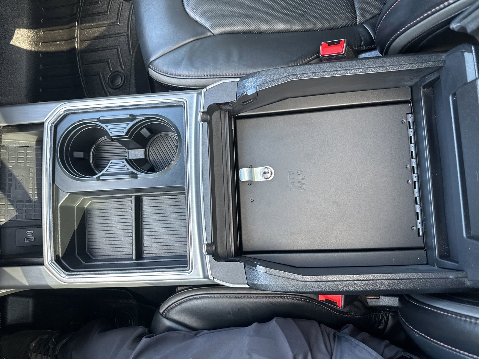 Used 2021 Ford F350 Platinum w/ Tremor Off-Road Package image 19