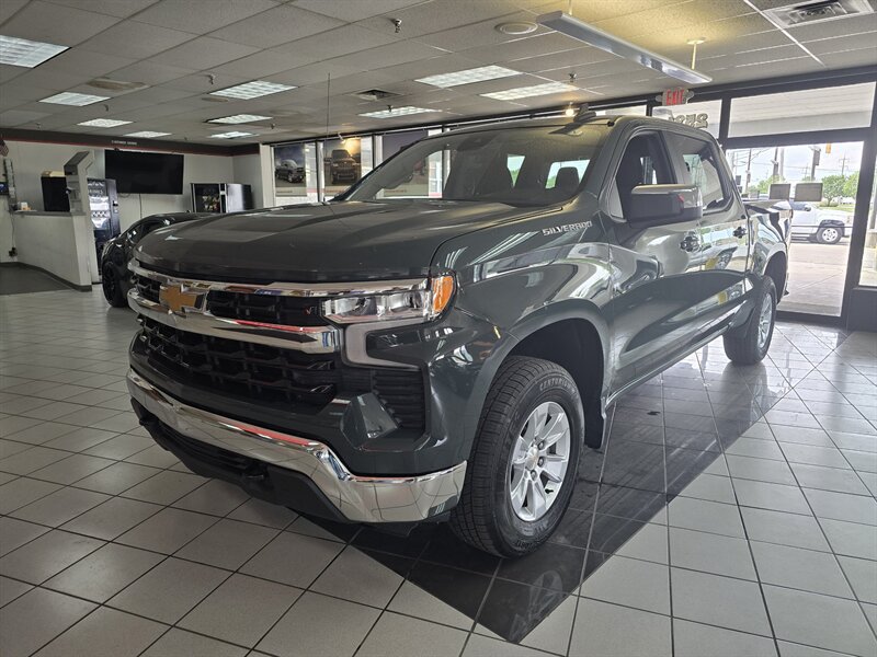 Used 2025 Chevrolet Silverado 1500 LT AWD/4WD image 1