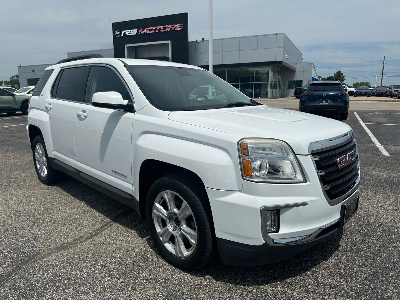 Used 2017 GMC Terrain SLE w/ Driver Alert Package I AWD/4WD image 2