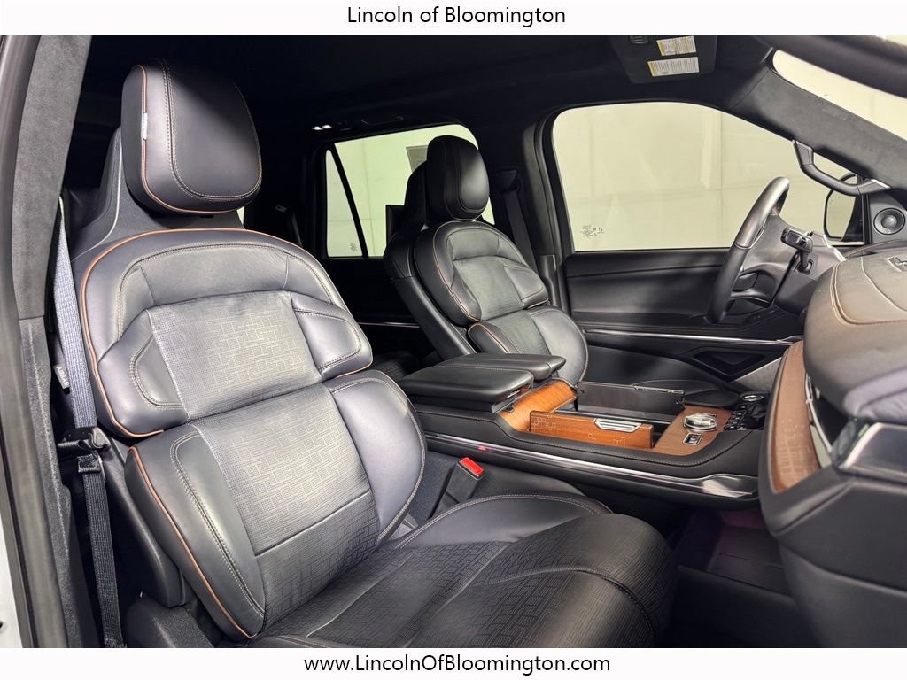 Used 2025 Lincoln Navigator Black Label AWD/4WD image 10