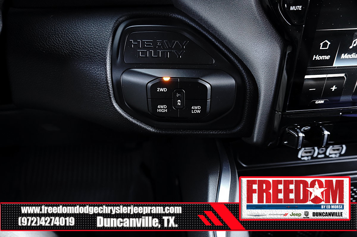 Used 2025 RAM 2500 Laramie AWD/4WD image 32