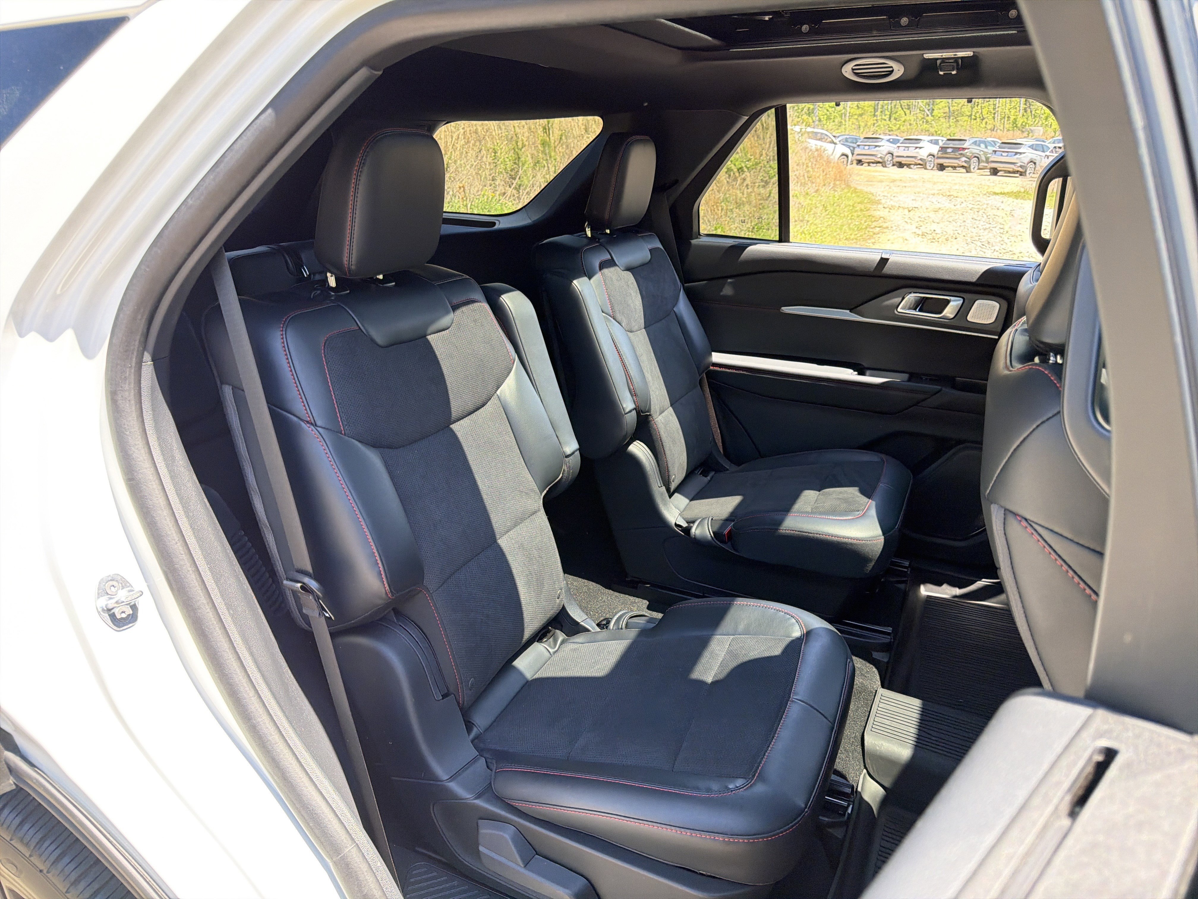 Used 2025 Ford Explorer ST AWD/4WD image 15