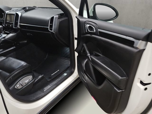 Used 2011 Porsche Cayenne S AWD/4WD image 19