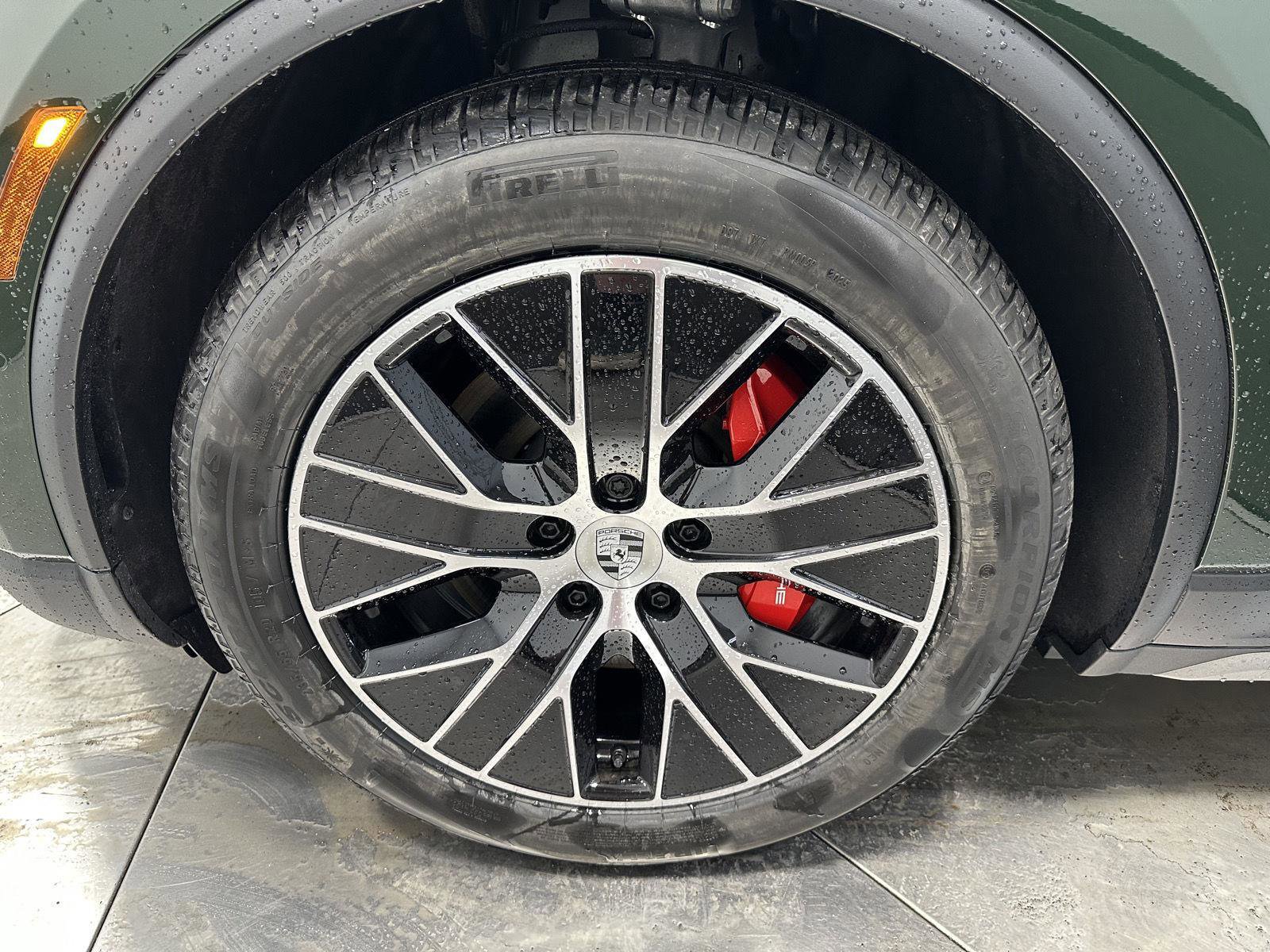 New 2025 Porsche Macan 4S Electric AWD/4WD image 11