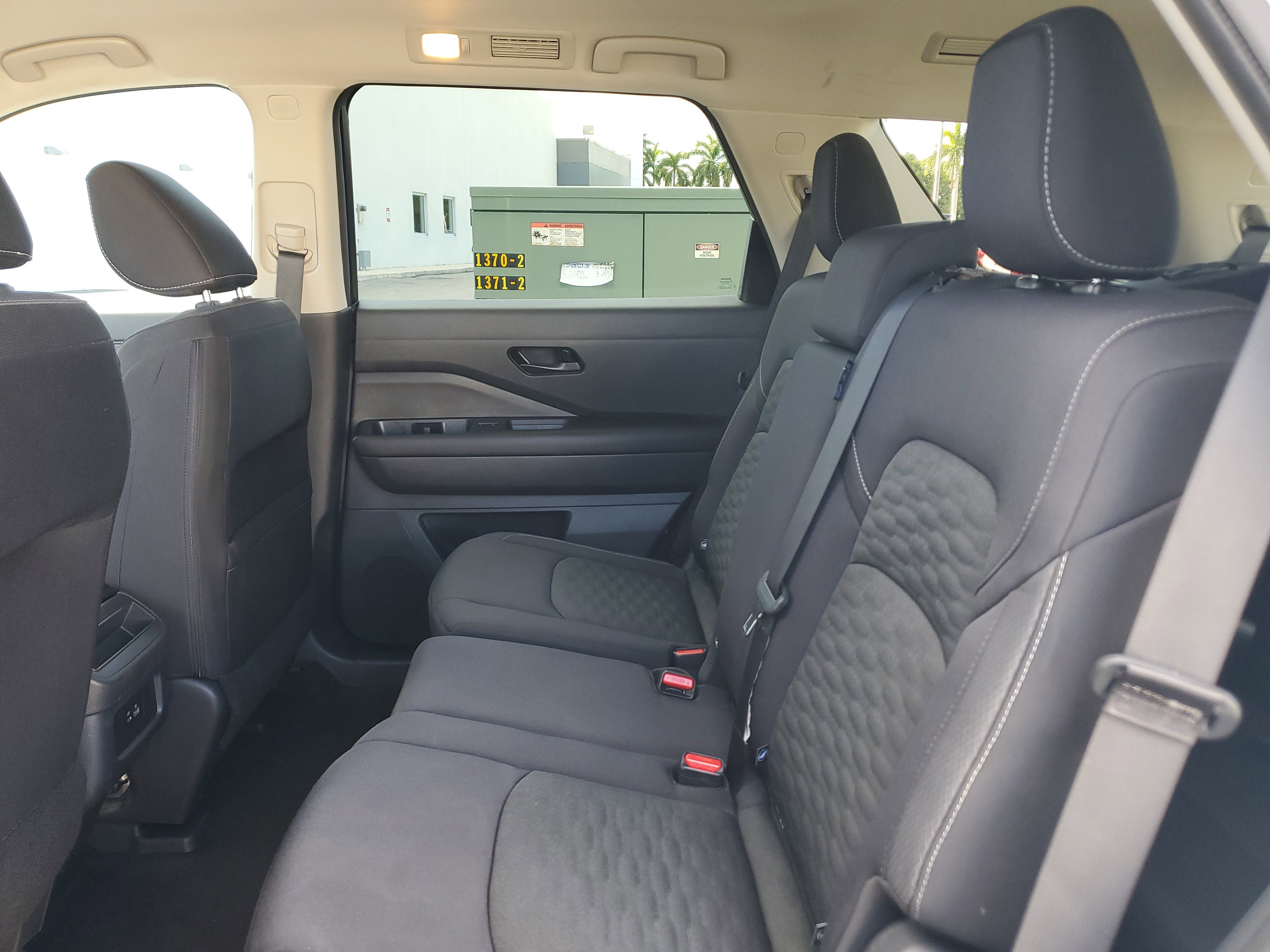 Used 2024 Nissan Pathfinder S image 11