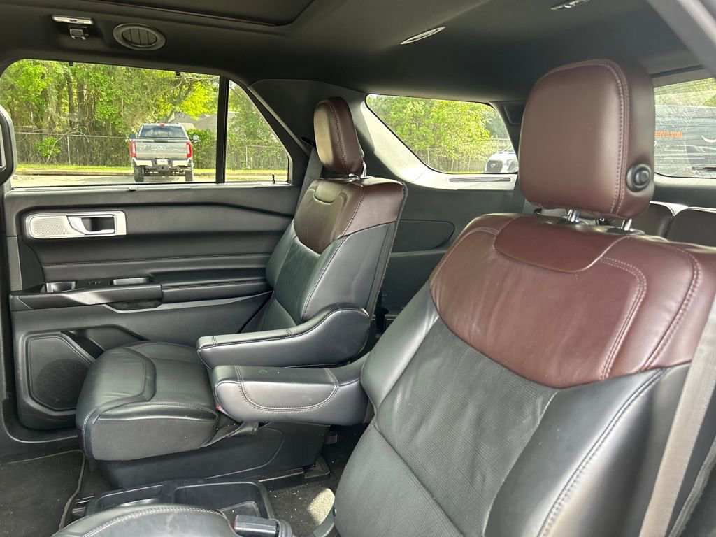 Used 2020 Ford Explorer Platinum w/ Premium Technology Package image 14
