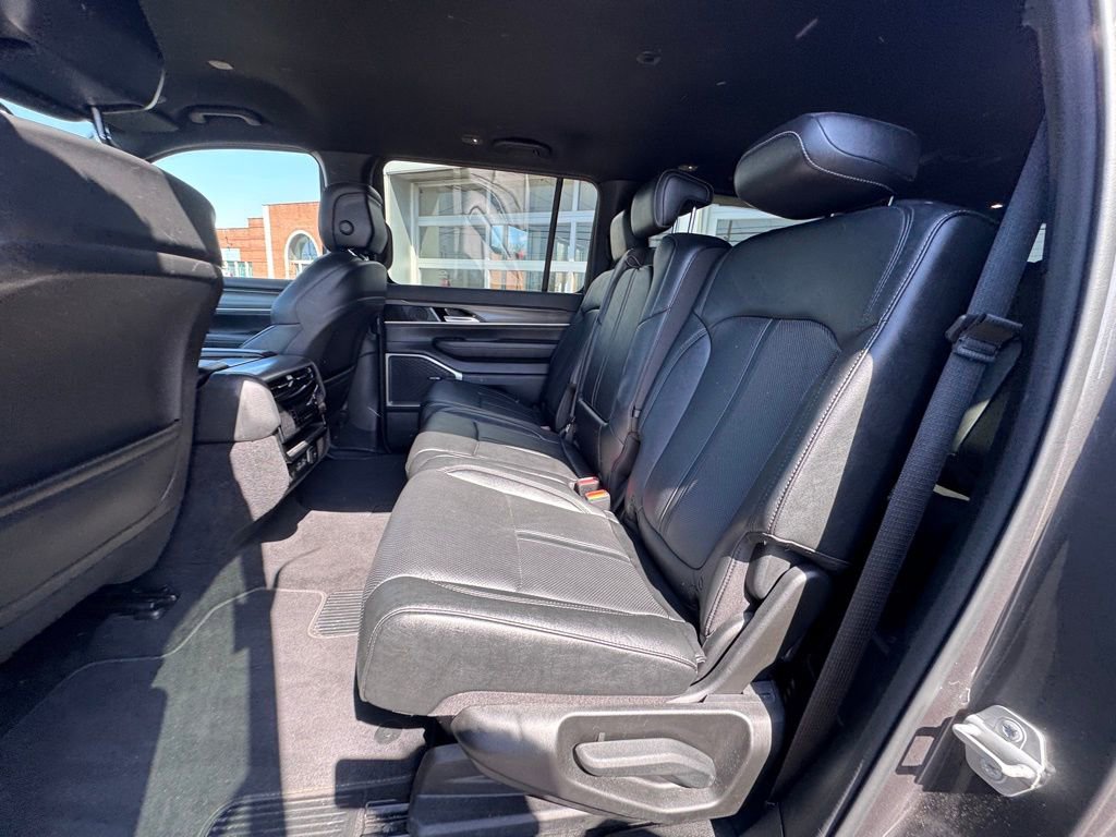 Used 2023 Jeep Wagoneer L Series II image 30