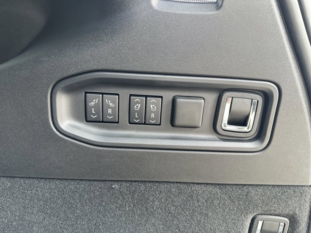 New 2026 Cadillac Vistiq Sport w/ LPO, Floor Liner Package image 42