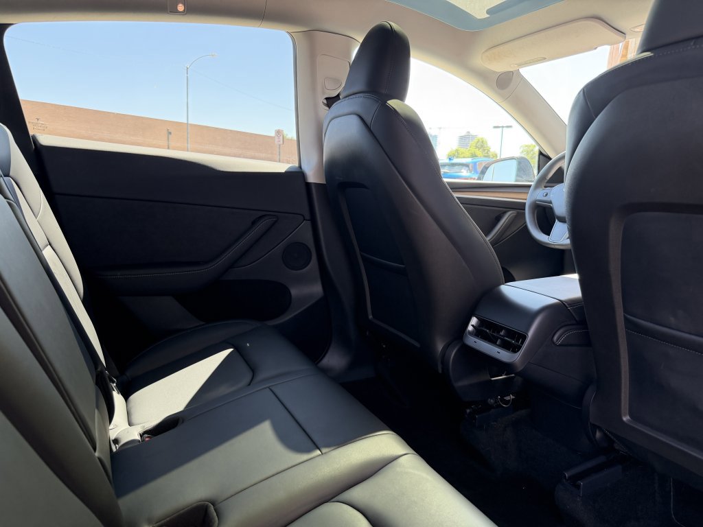 Used 2024 Tesla Model Y Long Range image 38