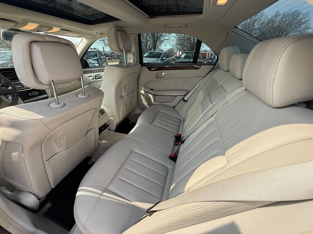 Used 2014 Mercedes-Benz E 550 4MATIC Sedan image 16