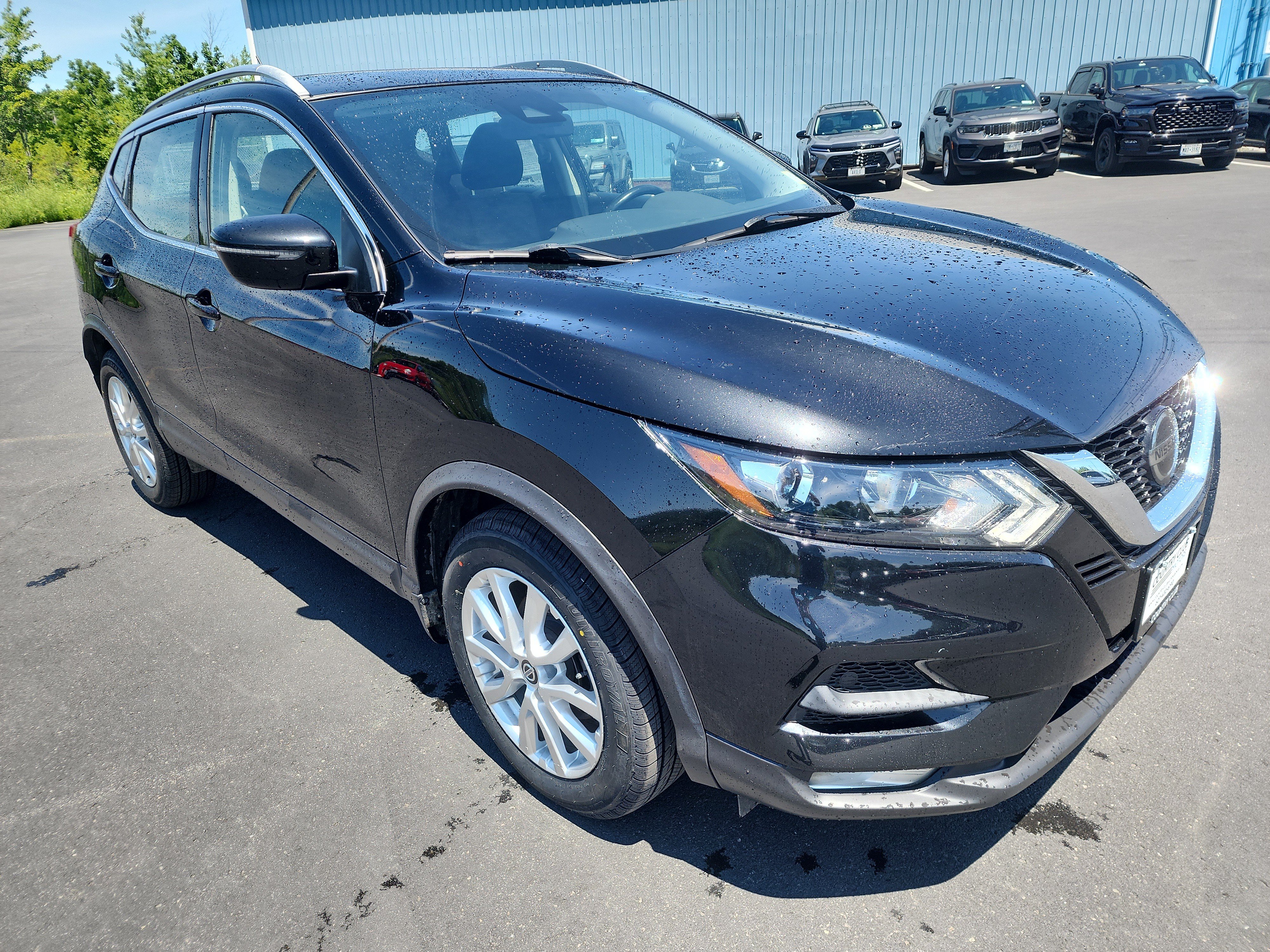 Used 2021 Nissan Rogue Sport SV AWD/4WD image 2
