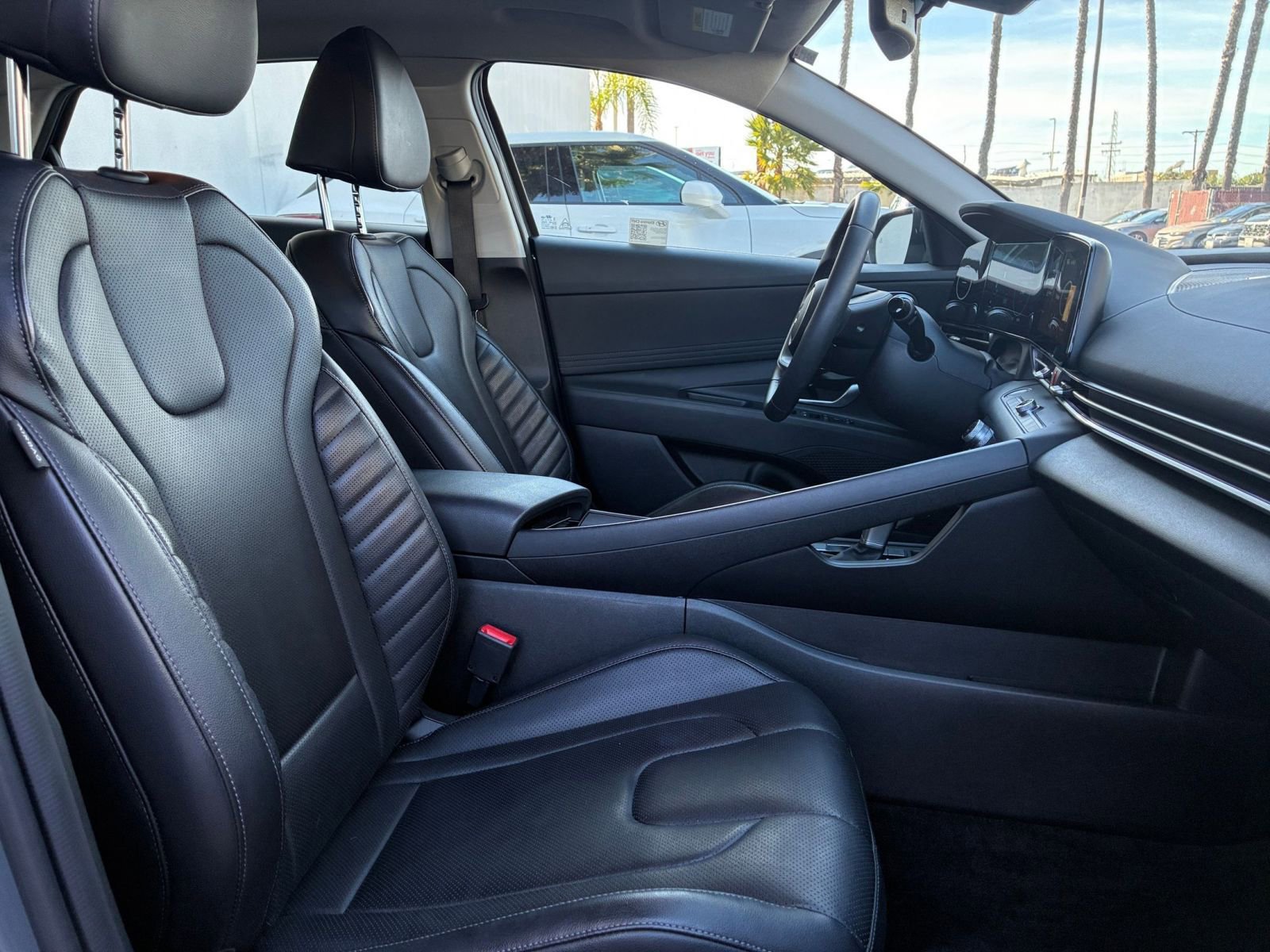 Used 2025 Hyundai Elantra Limited image 38